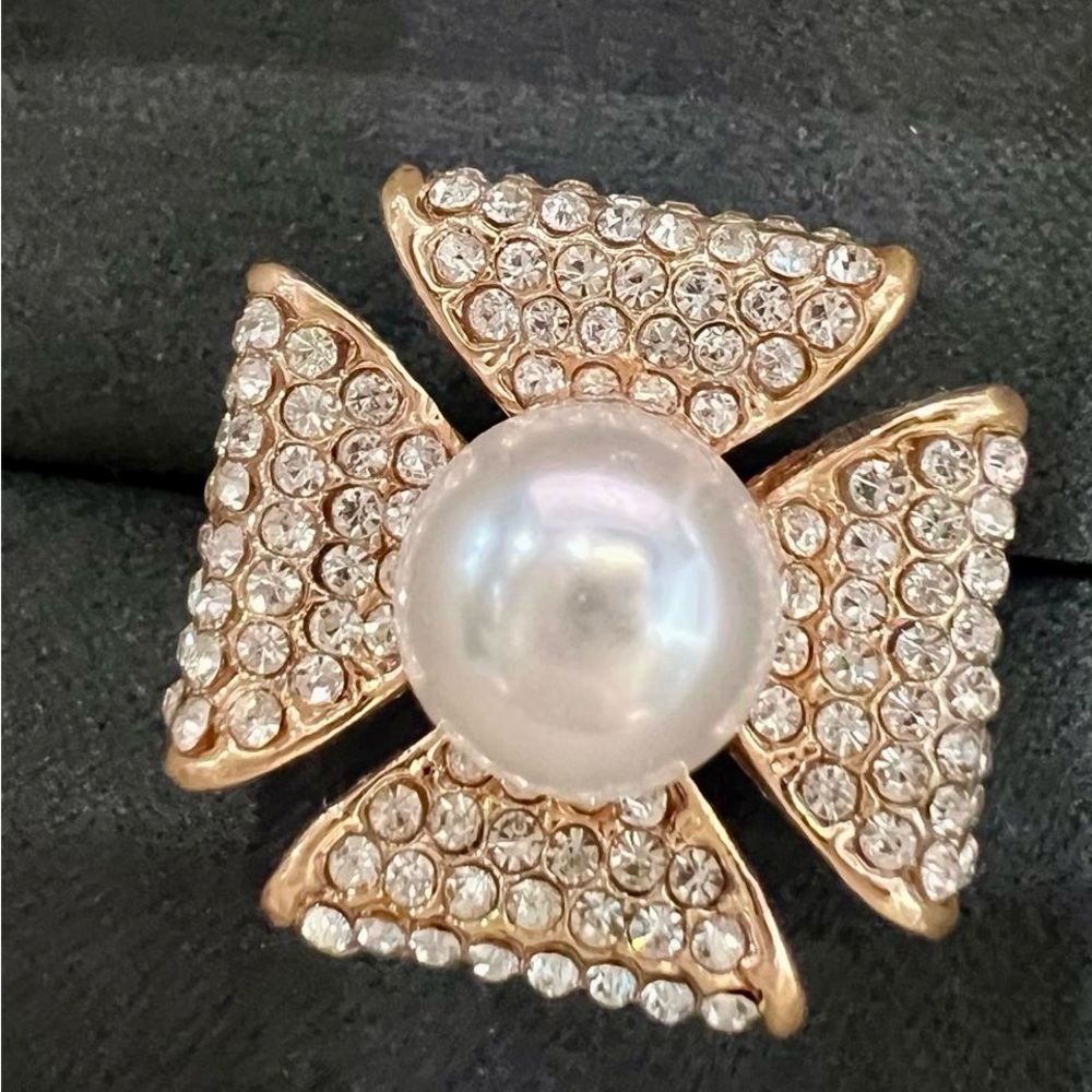 Gold and Pearl Crystal Women's Ring